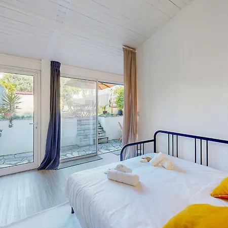 1 Bedroom Stunning In Appartamento Royan