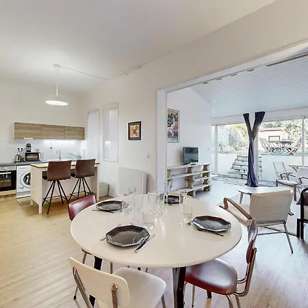 Апартаменты 1 Bedroom Stunning In *